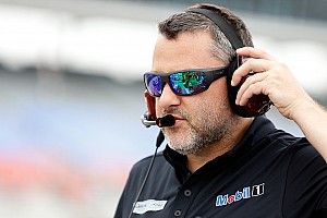 Tony Stewart cleared to make NASCAR return this weekend