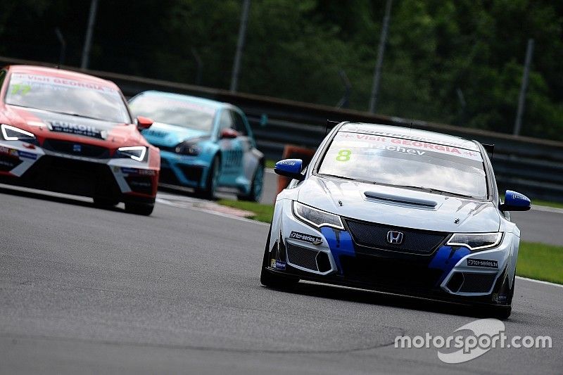 Grachev trionfa a sorpresa in Gara 1 al Salzburgring