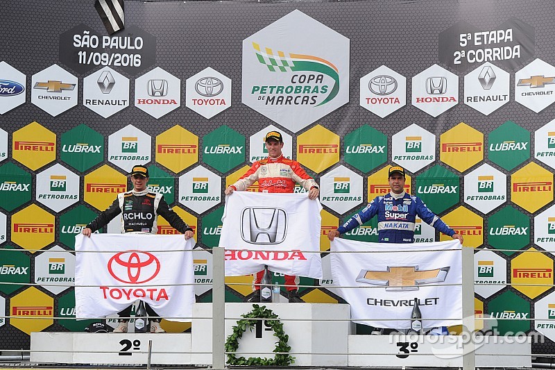 Orige vence em corrida marcada por grande acidente