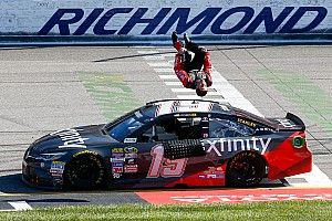 Carl Edwards knocks Kyle Busch out of the way to win at Richmond