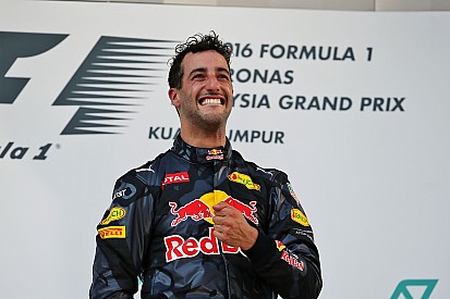 "Pretty emotional" Ricciardo dedicates win to Bianchi