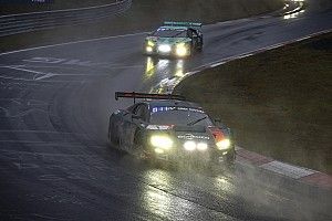 24 uur Nürburgring ligt hele nacht stil vanwege noodweer