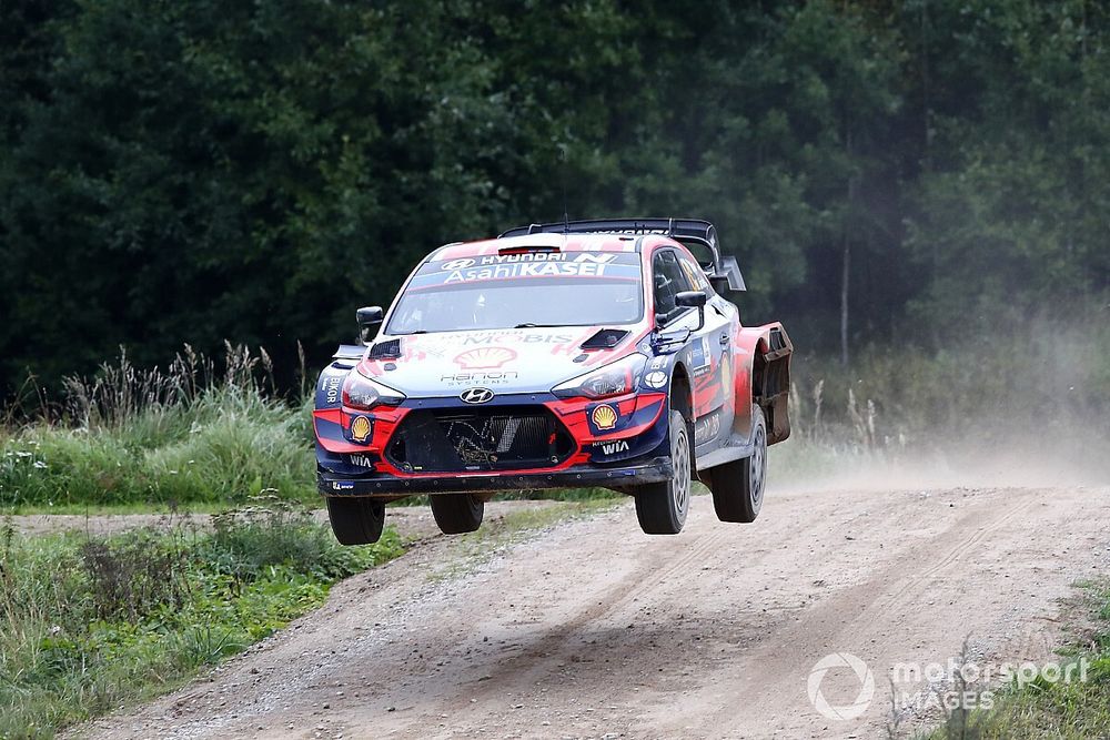 Tanak cierra el sábado de Estonia como líder; drama para Neuville