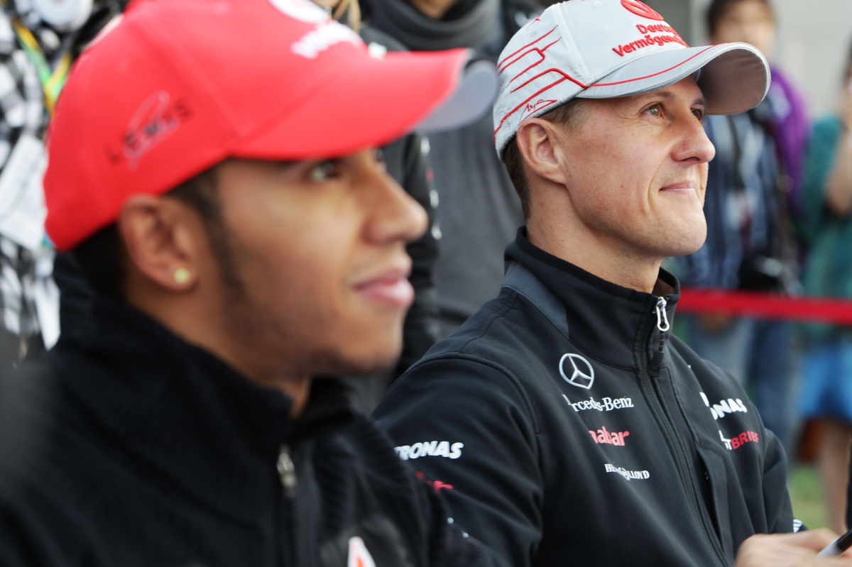Barrichello escolhe entre Hamilton e Schumacher e vê Alonso mais preparado que alemão em volta à F1