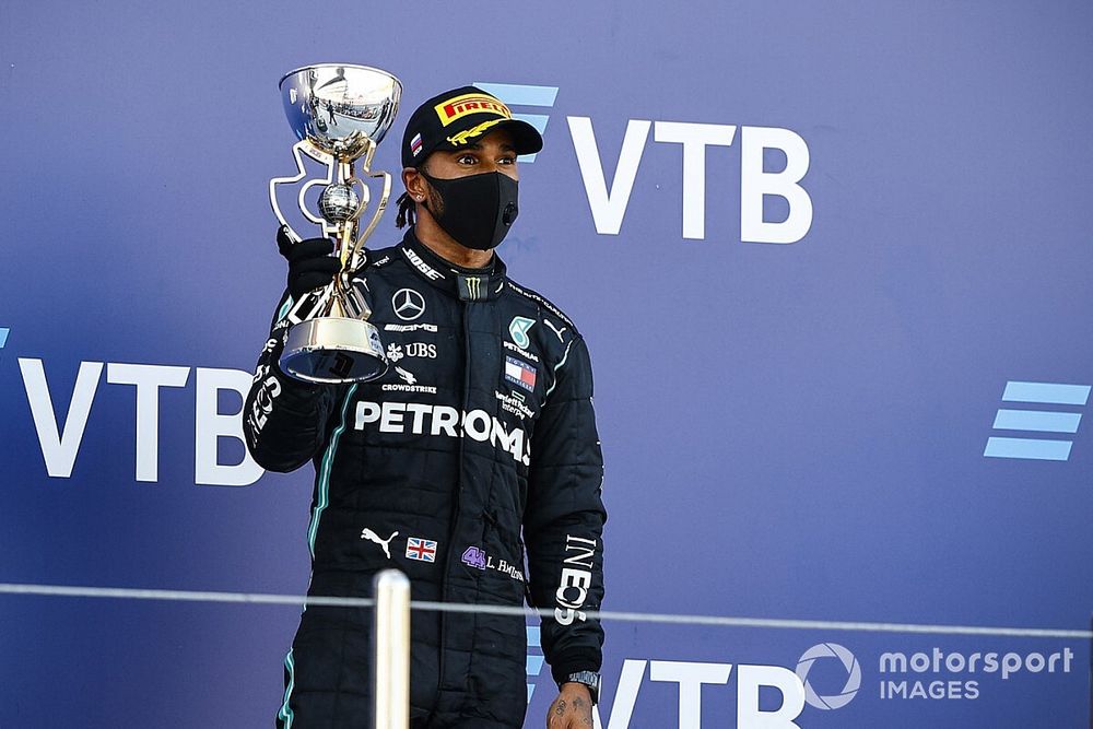 Lewis Hamilton, Mercedes-AMG F1, op het podium