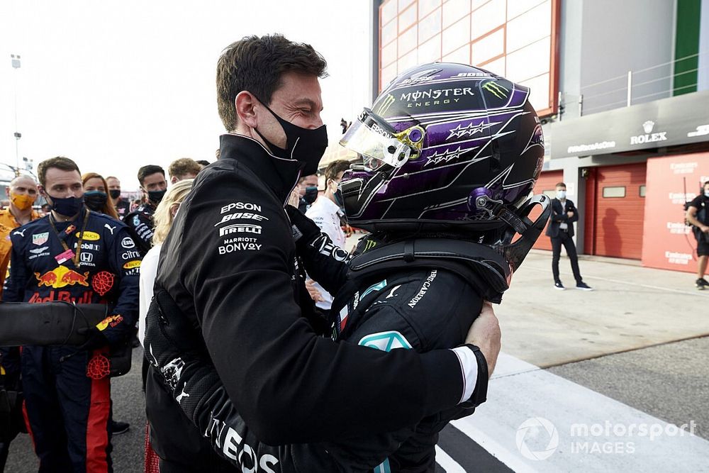 Lewis Hamilton, Mercedes-AMG F1, 1st position, and Toto Wolff, Executive Director (Business), Mercedes AMG, celebrate in Parc Ferme