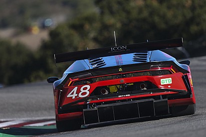 Őrületes bukás a Lamborghinivel a versenyen: frontális becsapódás (videó)