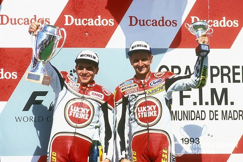 Podium: race winner Alex Barros, Suzuki, third place Kevin Schwantz, Suzuki