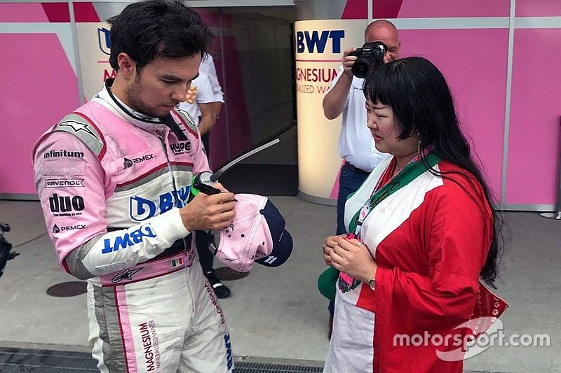 Checo Pérez tiene una gran aficionada en Japón