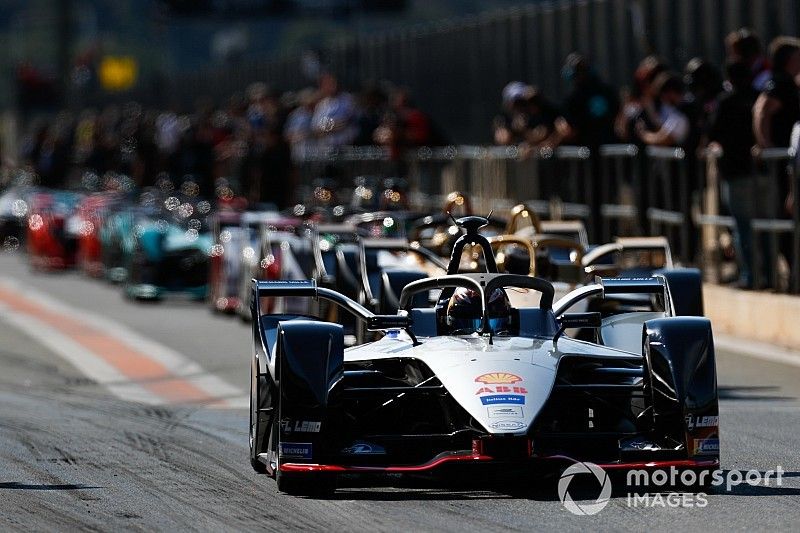Le baquet d'Albon convoité par plus de 15 pilotes