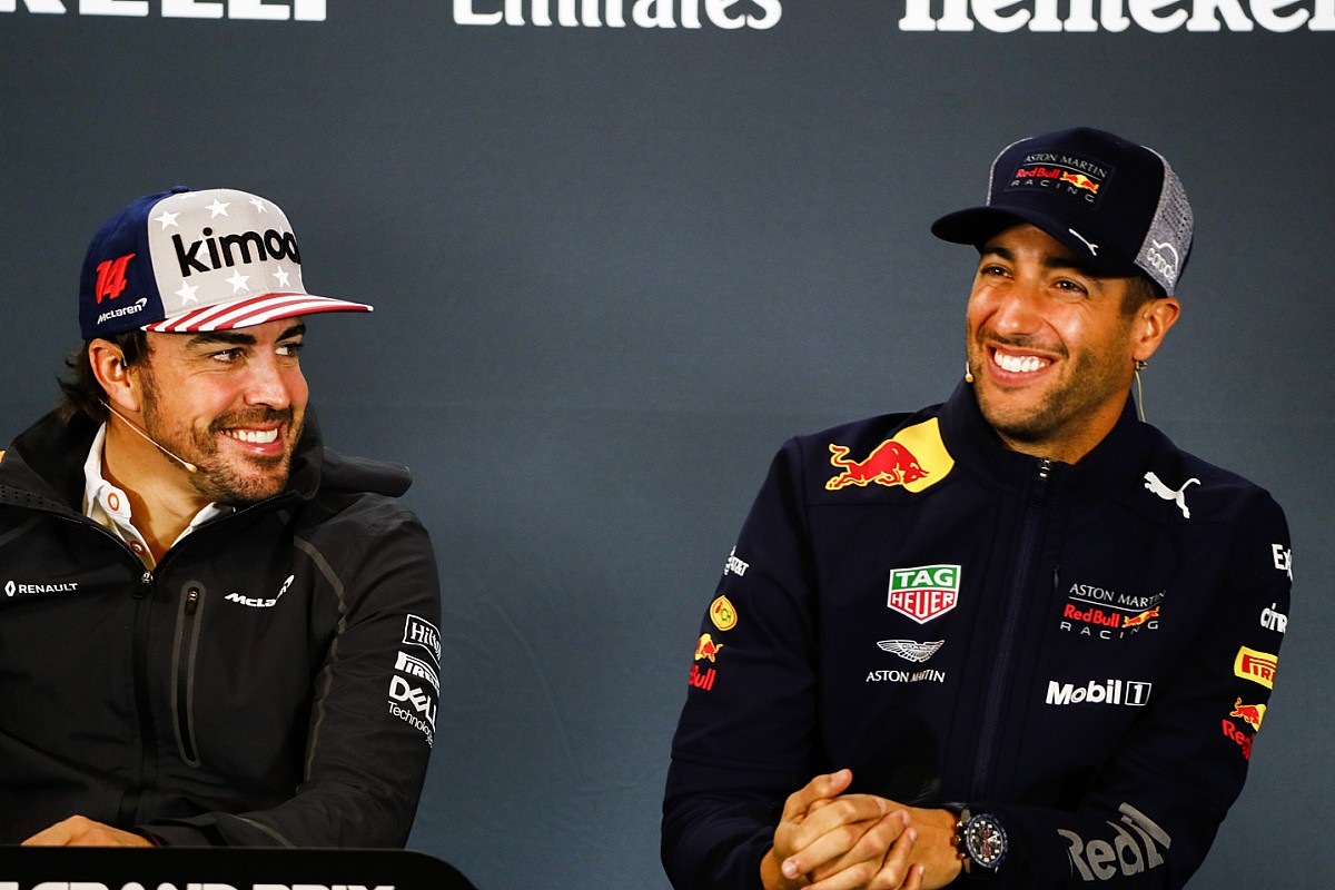 Ricciardo niet van plan auto aan Alonso af te staan