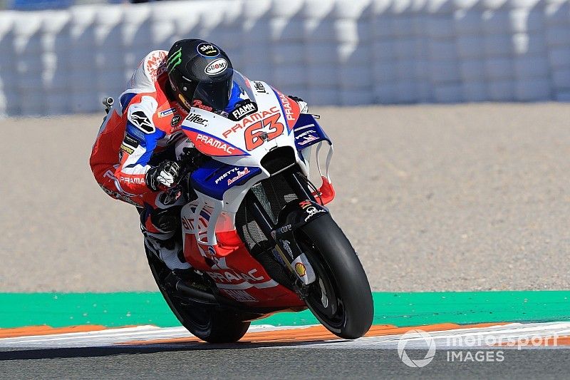 Bagnaia: "Ver pilotar a Lorenzo me ha dejado con la boca abierta"