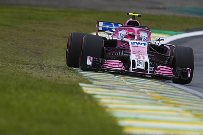 Ocon krijgt duwen van Verstappen: “Niet professioneel van hem”