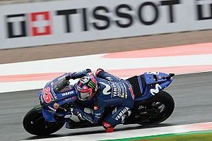 Viñales se lleva la pole en Valencia y Márquez es quinto tras dislocarse un hombro 