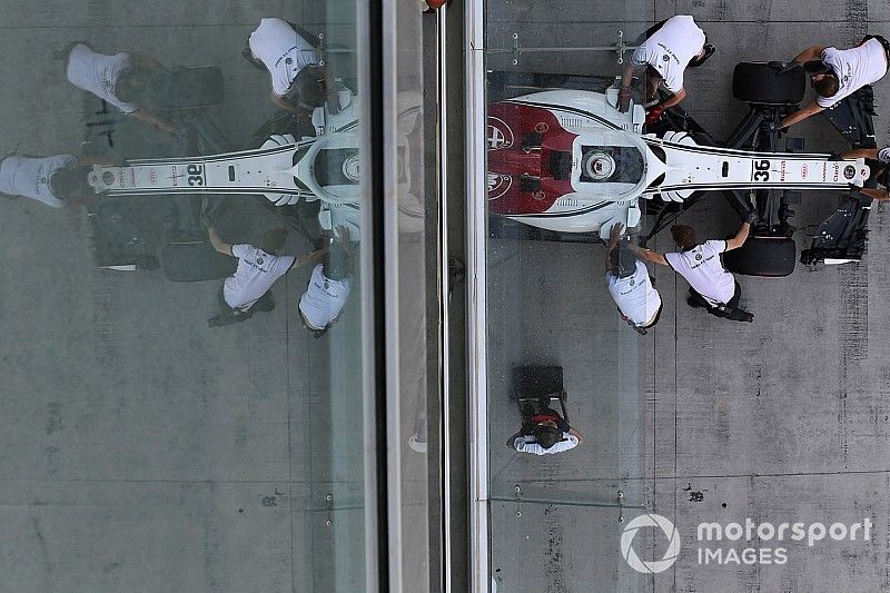 Перес и Сайнс посоветовали следить за выступлениями Sauber