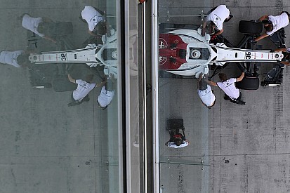 Перес и Сайнс посоветовали следить за выступлениями Sauber