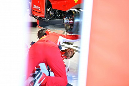 Schade hindert Vettel tijdens bandentest Abu Dhabi