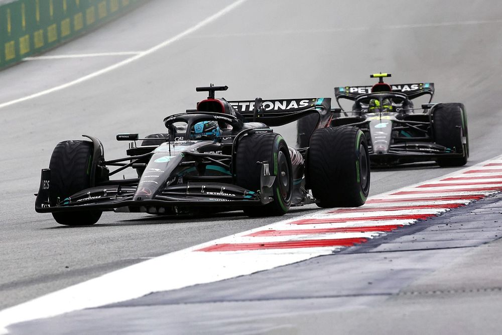 George Russell, Mercedes F1 W14, Lewis Hamilton, Mercedes F1 W14
