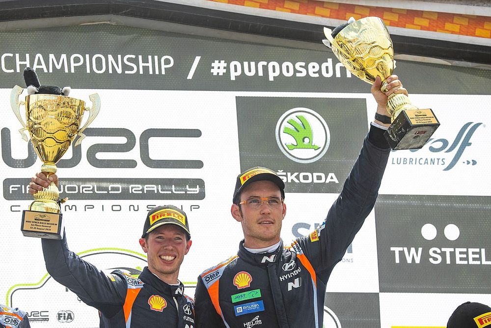 Podium: Thierry Neuville, Martijn Wydaeghe, Hyundai Motorsport Hyundai i20 Coupe WRC