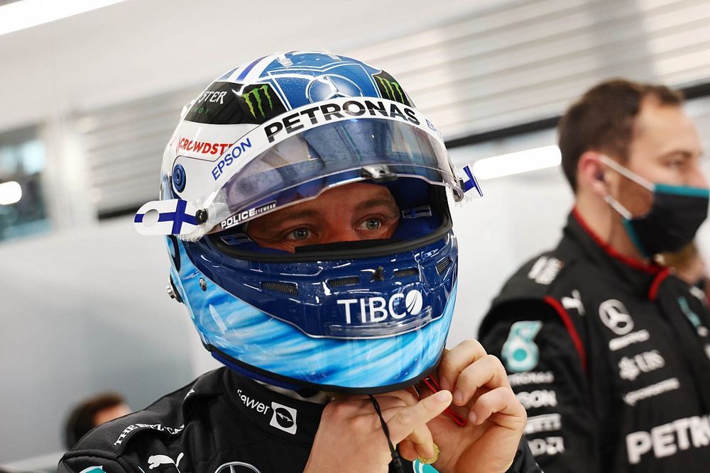 Valtteri Bottas, Mercedes, in the garage