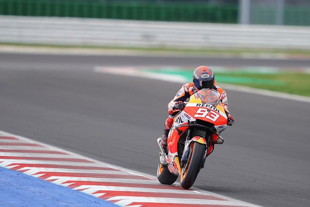 Marquez denkt niet aan stoppen: "Heb pijn en kan niet genieten"