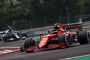 Sainz Sr. over eerste seizoenshelft Ferrari: “Allemaal positief”