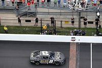 NASCAR Indianapolis: Tyler Reddick setzt sich in wilder Schlussphase durch