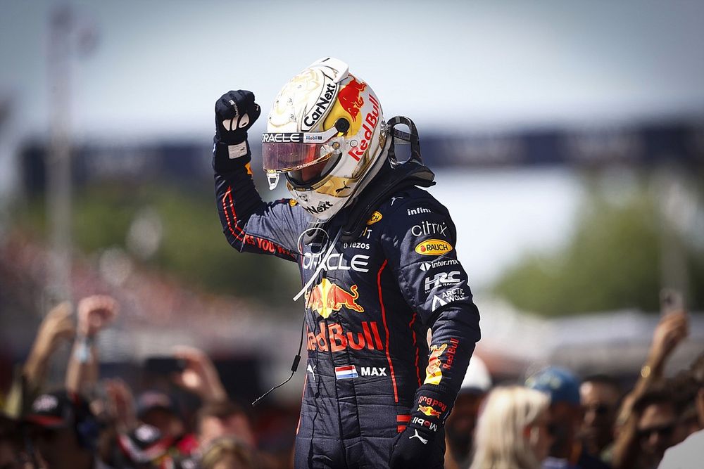 Max Verstappen, Red Bull Racing, 1e positie, viert feest bij aankomst in Parc Ferme