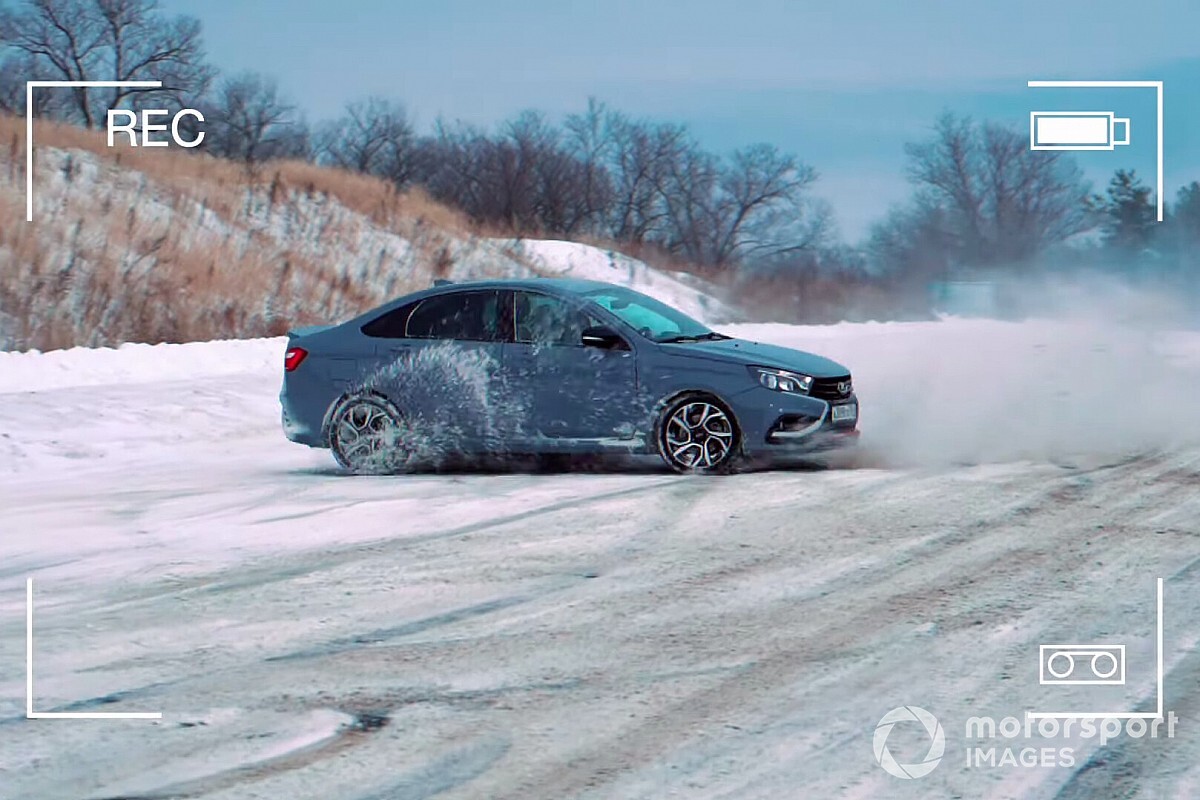 Как водить спортивный автомобиль по снегу? Уроки от LADA Sport ROSNEFT