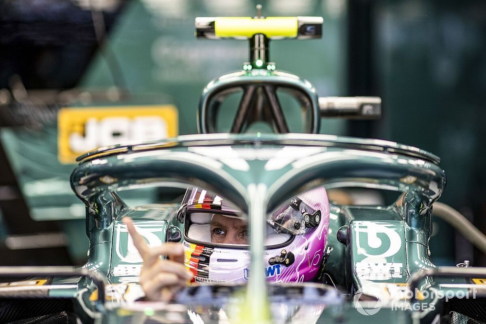 Vettel szerint „pozitívan” reagált az Aston Martin a bahreini szenvedésére