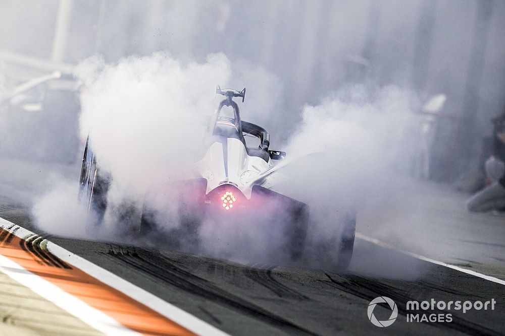 Kevin Siggy Menangi Ronde Ketiga Formula E: Accelerate