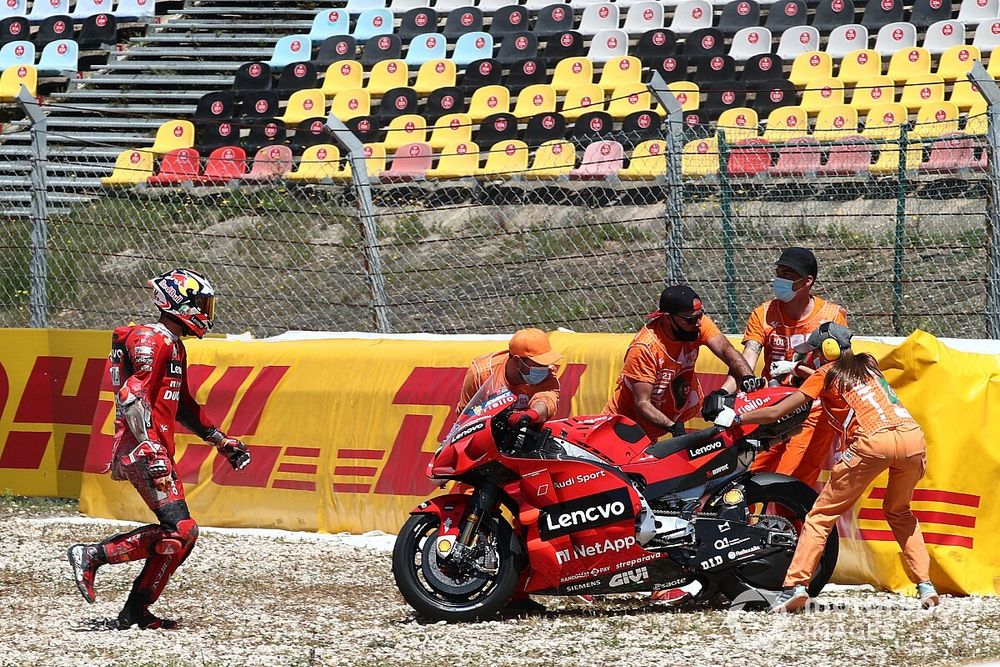 Se le abrieron los puntos a Miller en su caída de Portugal