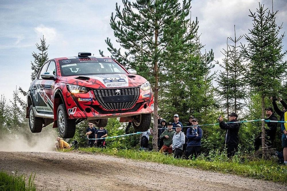 Keponakan Kimi Raikkonen Ketagihan WRC