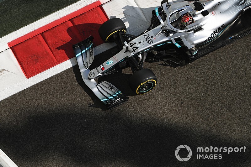Hamilton supera Verstappen e faz pole no GP de Abu Dhabi