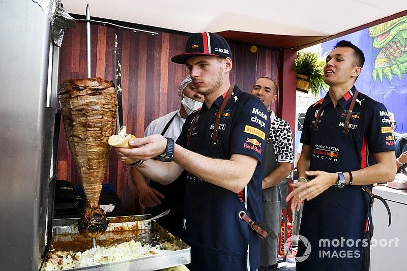 Hamilton őszintén reméli, Albont már meg fogja tartani a Red Bull