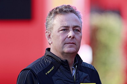 Mario Isola, gönüllü olarak ambulans şoförlüğü yapıyor!