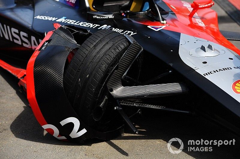 Damage on Oliver Rowland, Nissan e.Dams, Nissan IMO2 after crashing 