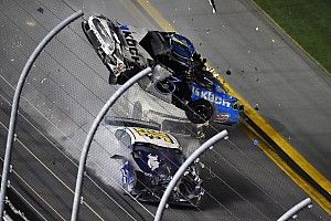 Ryan Newman, "despierto y hablando"