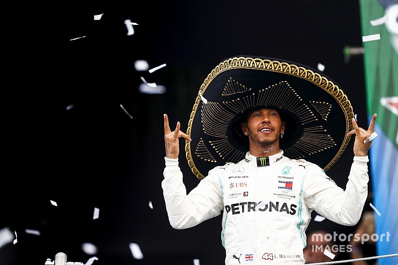 Hamilton, galibiyeti yanında olmayan yarış mühendisi Bono'ya adadı