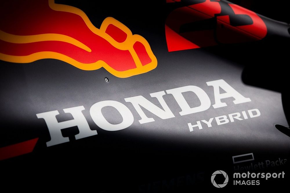 Le logo Honda sur le capot moteur de la Red Bull RB15