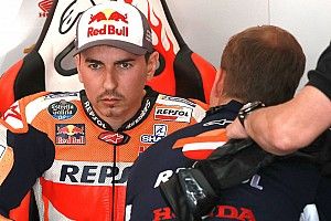 «Не хочу видеть его 19-м». Босс MotoGP посоветовал Лоренсо задуматься о будущем