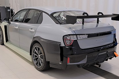 Le prime scocche delle nuove Lynk & Co TCR sono pronte