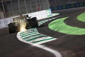 F1 | Hamilton davanti senza super-motore ma Verstappen si nasconde