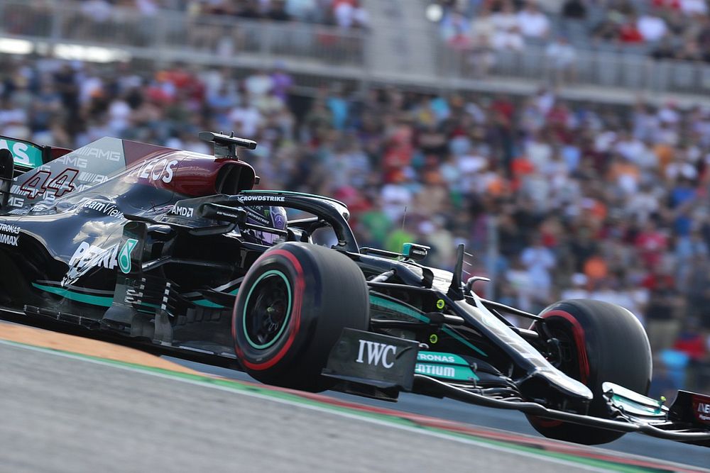 Hamilton: Vagy mi csúsztunk kicsit hátra, vagy a többiek tudtak fejlődni…