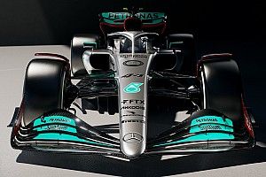 F1: Mercedes revela por que retornou à pintura prateada no carro de 2022