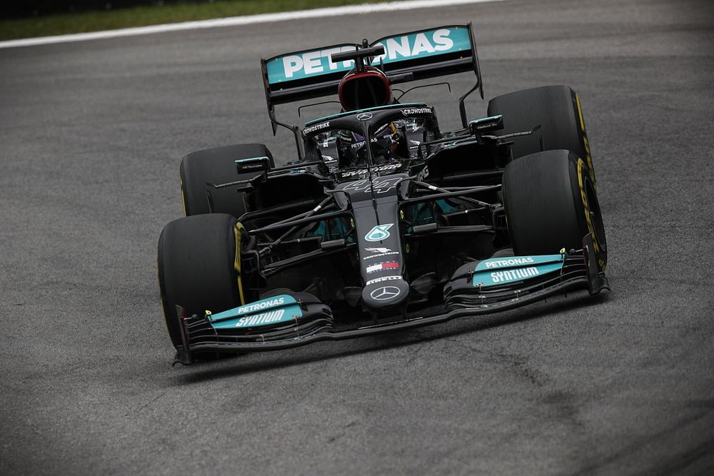 Хэмилтон на 0,4 с опередил Ферстаппена на FP1 в Сан-Паулу