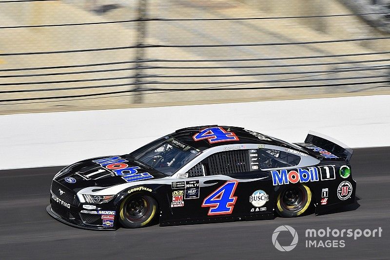 Harvick gana en Indy y Suárez eliminado de playoffs