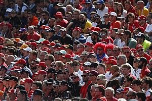F1-es rajongói fesztivál Los Angelesben Verstappennel, Ricciardóval és Bottasszal
