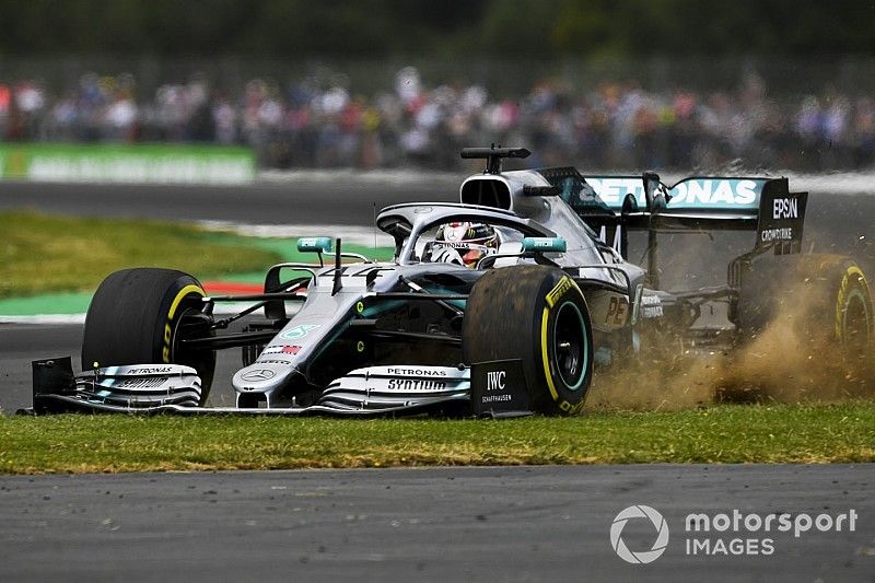 Hamilton: "Ferrari in crisi al venerdì, ma poi vengono fuori"