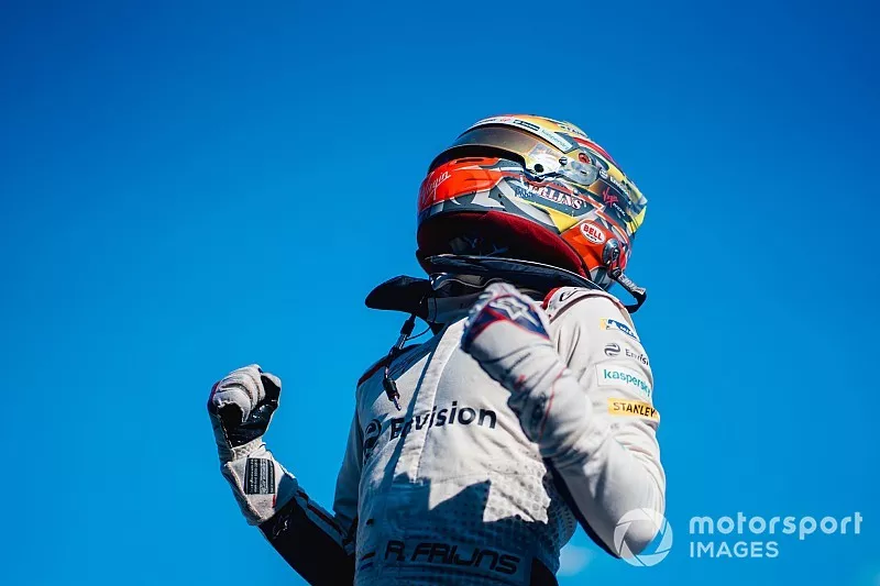 Race winner Robin Frijns, Envision Virgin Racing celebrates in parc ferme
